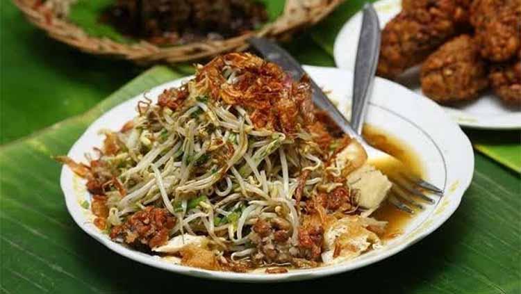 Kuliner Lontong Balap khas Surabaya. Copyright: theboxsceneproject.org