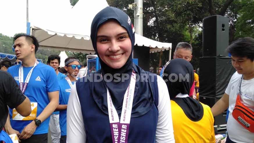 Aktor sekaligus presenter cantik, Zee Zee Shahab kini mulai aktif berkecimpung di dunia lari marathon.
