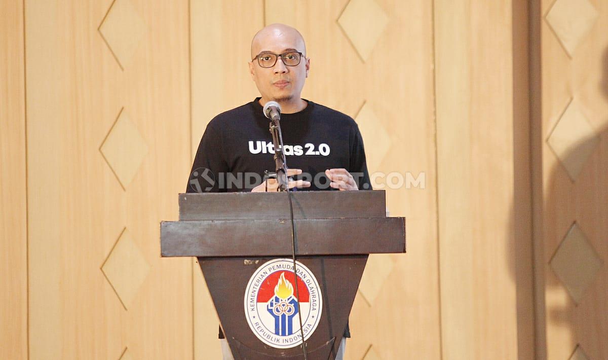 Caketum PSSI Periode 2019-2024, Arif Putra Wicaksono saat menyampaikan vis dan misi pada acara diskusi 'Mencari Ketum PSSI Ideal' di Wisma Kemenpora, Rabu (30/10/19).