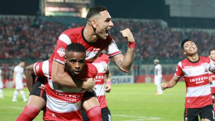 Greg Nwokolo akhirnya main lagi untuk Madura United. Foto: Media Officer.