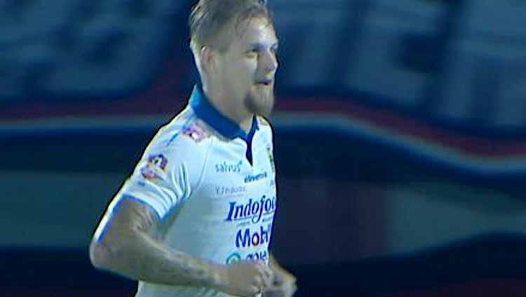 Kevin van Kippersluis merayakan gol ke gawang Kalteng Putra Copyright: liga1match