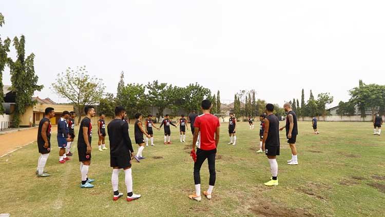 Latihan tim PSM Makassar di Lapangan Polda Jatim.