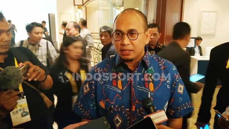 Politisi dan petinggi Semen Padang FC, Andre Rosiade (mertua Pratama Arhan) laporkan dugaan kecurangan wasit Liga 2 ke PT Liga Indonesia Baru dan PSSI. - INDOSPORT