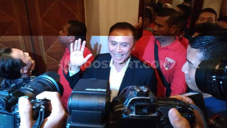 Ketum PSSI 2019-2023 terpilih, Mochamad Iriawan alias Iwan Bule sesaat setelah meninggalkan ruang kongres untuk pergi shalat.