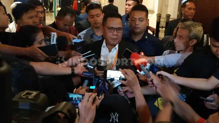 Waketum PSSI Periode 2019-2023 terpilih, Cucu Somantri saat menemui awak media.