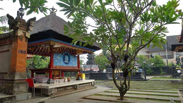 Pura Agung Tirta Bhuana Bekasi Copyright: .aroengbinang.com