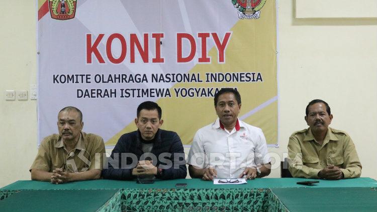 Ketua Umum KONI DIY, Djoko Pekik Irianto, memaparkan pihaknya menyambut baik terpilihnya Indonesia sebagai tuan rumah Piala Dunia U-20. - INDOSPORT