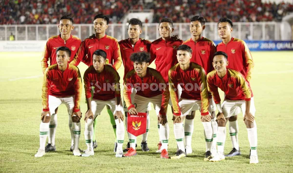 Timnas Indonesia U-19 sendiri memiliki opsi untuk memainkan pemain luar negeri bernuansa Eropa di barisan belakang dalam ajang Piala Dunia U-20 2021 mendatang. - INDOSPORT