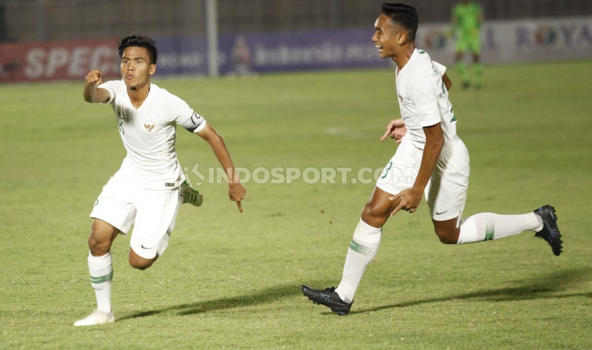 Selebrasi pemain Timnas Indonesia U-19, David Maulana usai mencetak gol ke gawang Hong Kong pada Kualifikasi Piala Asia U-19 di Stadion Madya, Senayan, Jumat (08/11/19). - INDOSPORT
