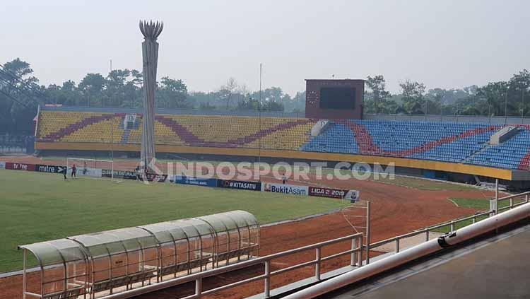 Potret lapangan dari atas bangku penonton Stadion Gelora Sriwijaya Jakabaring Palembang.