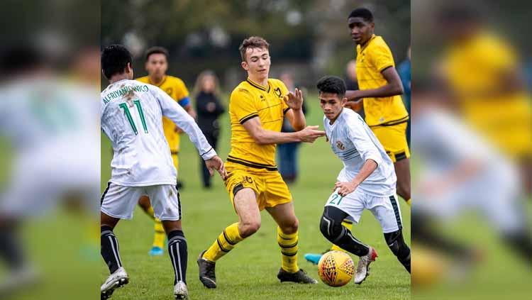Garuda Select II saat melakukan laga ujicoba kontra MK Dons U-18 di Inggris, Rabu (06/11/19).