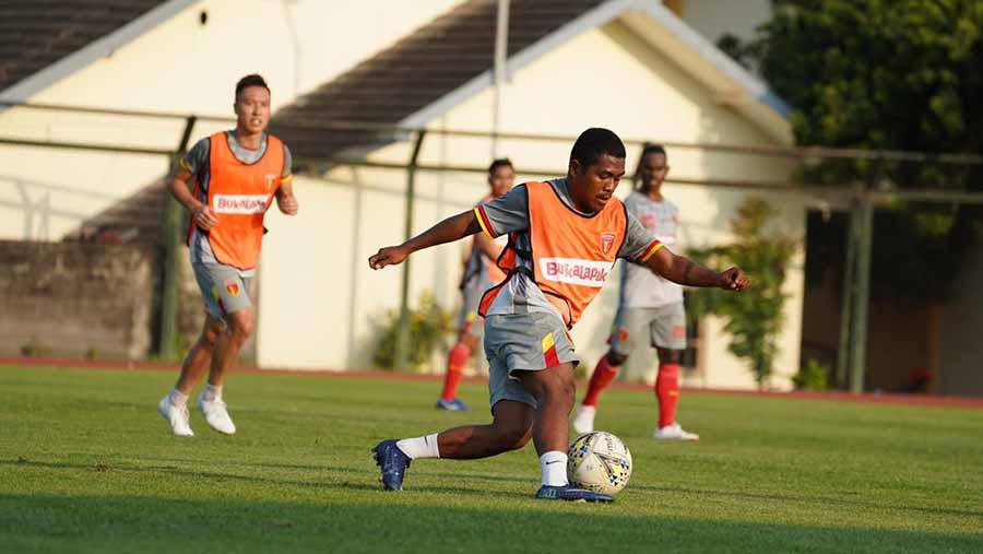 Billy Keraf resmi bergabung dengan Persita Tangerang dari Kalteng Putra.