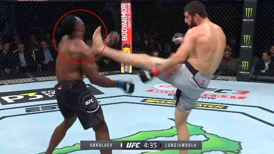 Petarung Mixed Martial Arts (MMA) asal Rusia, Magomed Ankalaev berhasil membuat musuhnya sempoyongan dan Knock Out (KO) hanya dengan teknik tendangan. - INDOSPORT