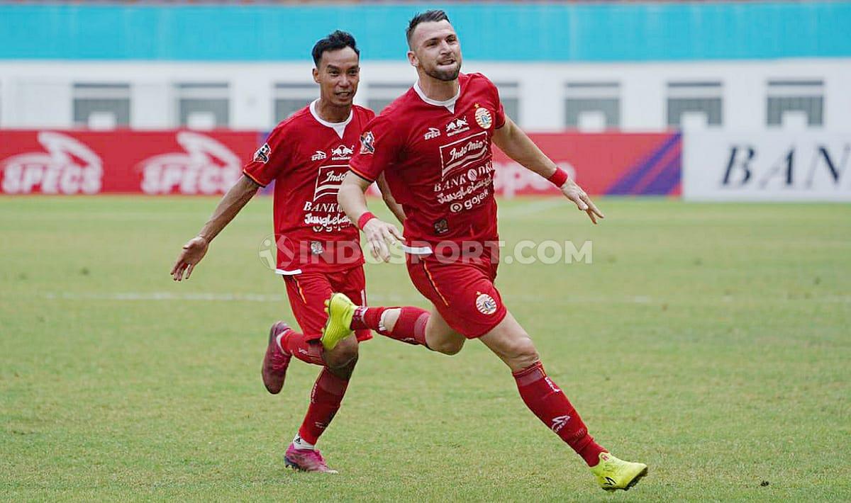 Selebrasi pemain Persija Jakarta, Marko Simic usai mencetak gol ke gawang Borneo FC di Liga 1, Senin (11/11/19). Copyright: Herry Ibrahim/INDOSPORT