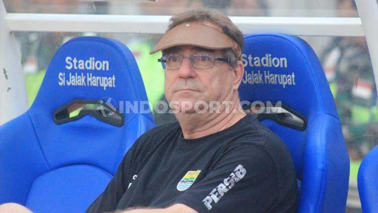 Pelatih Persib Bandung, Robert Rene Alberts seusai pertandingan menghadapi Arema FC di Stadion Si Jalak Harupat, Kabupaten Bandung, Selasa (12/11/2019)