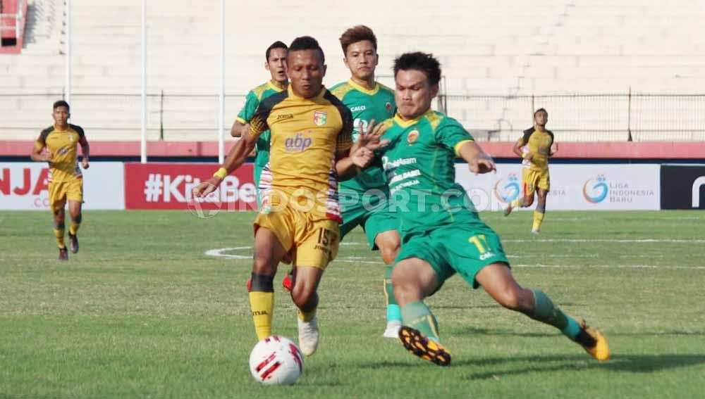 Mitra Kukar harus bermain imbang 1-1 dengan Sriwijaya FC dalam pertandingan kedua babak 8 besar Liga 2 2019 yang digelar di Stadion Gelora Delta, Sidoarjo, Rabu (13/11/19). - INDOSPORT