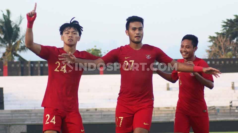 Selebrasi pemain Timnas Indonesia U-23, Muhammad Rafli usai mencetak gol ke gawang Timnas Iran u-23 di Stadion Kapten I Wayan Dipta, Bali, Rabu (13/11/19).
