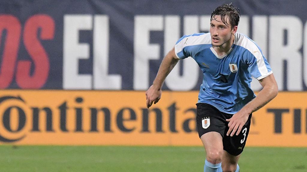 Matias Vina, wonderkid Uruguay yang masuk dalam radar buruan AC Milan. - INDOSPORT