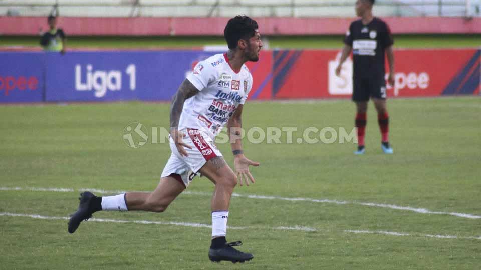 Winger Bali United, Stefano Lilipaly. Copyright: Nofik Lukman Hakim/INDOSPORT