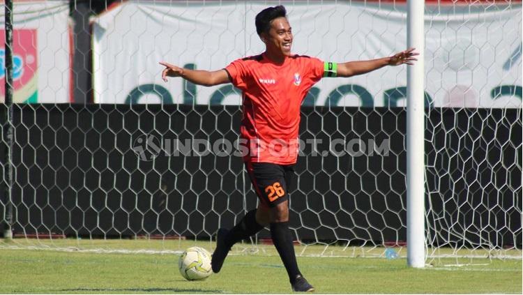 Gelandang Perseden Denpasar, Made Antha Wijaya, saat merayakan golnya di Liga 3. Foto: Nofik Lukman Hakim