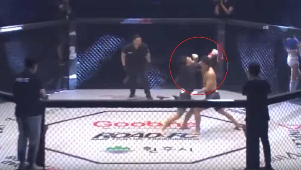 Kekalahan memalukan harus dialami oleh petarung Mixed Martial Arts (MMA), Hwang In-Soo lantaran berhasil ditumbangkan oleh Choi Won-Jun hanya dalam waktu 5 detik. - INDOSPORT