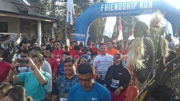 Pelepasan Peserta Friendship Run Borobudur Marathon 2019 di kawasan obyek wisata Candi Borobudur, Magelang, Jawa Tengah