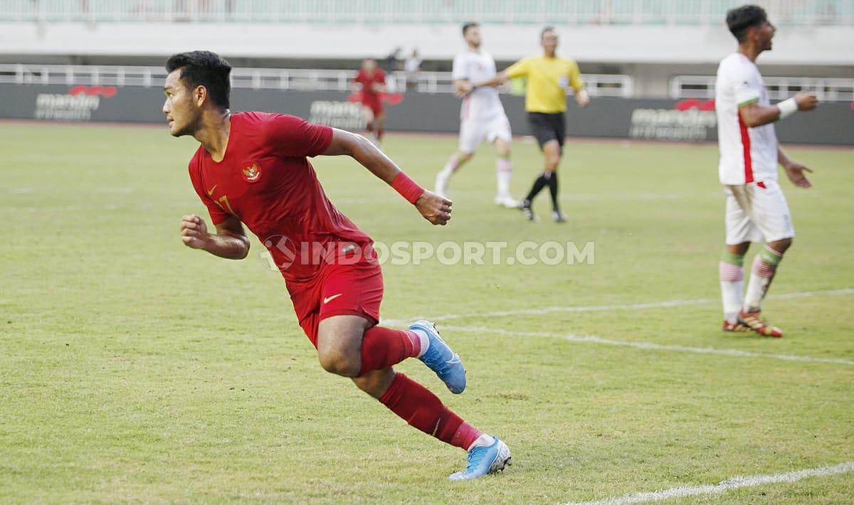 Selebrasi pemain Timnas Indonesia U-23, Muhammad Rafli usai mencetak gol ke gawang Timnas Iran u-23 di Stadion Pakansari Cibinong, Bogor, Sabtu (16/11/19).