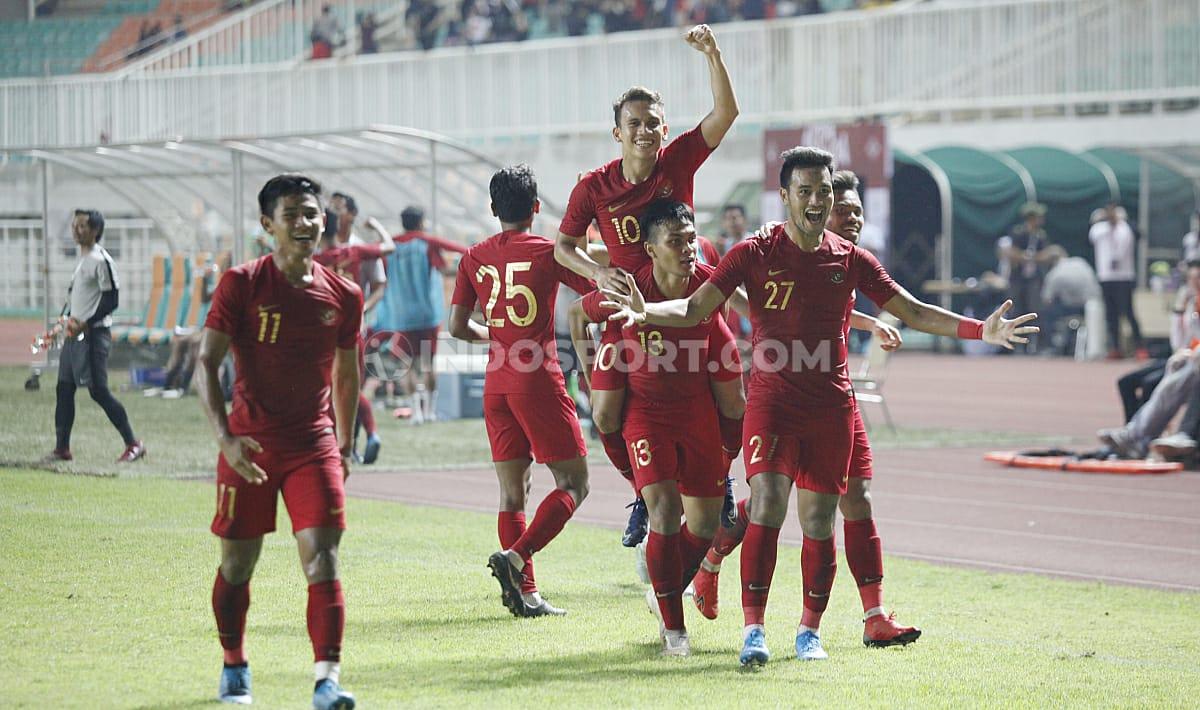 Selebrasi pemain Timnas Indonesia U-23, Egy Maulana Vikri usai mencetak gol ke gawang Timnas Iran u-23 di Stadion Pakansari Cibinong, Bogor, Sabtu (16/11/19).