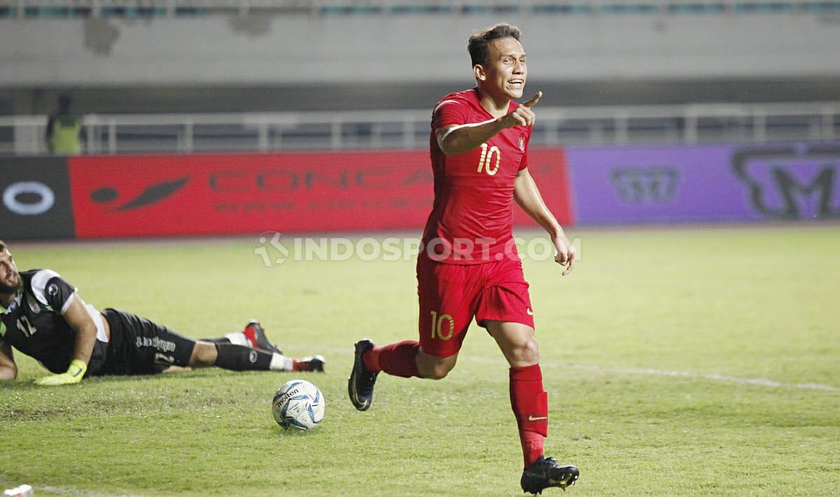 Selebrasi pemain Timnas Indonesia U-23, Egy Maulana Vikri usai mencetak gol ke gawang Timnas Iran u-23 di Stadion Pakansari Cibinong, Bogor, Sabtu (16/11/19).