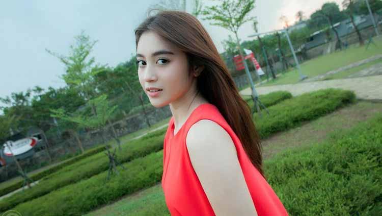 Eks JKT48, Nabilah Ratna Ayu Azalia, kembali membuat publik berdecak kagum saat dirinya berlari di pinggir pantai yang ia post di Instagram.