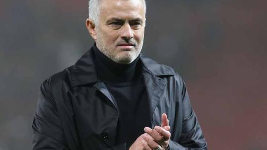 Berikut ini 4 tim yang bisa jadi pelabuhan baru Jose Mourinho usai dipecat Tottenham. Tak ada klub Liga Inggris, tapi terbuka opsi kembali ke Serie A Italia.
