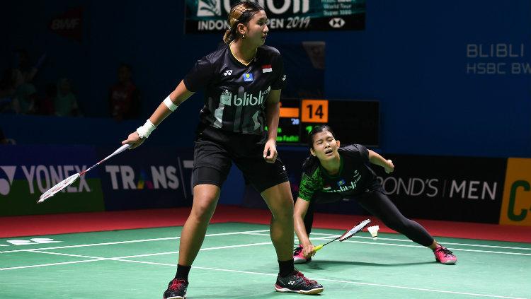 Jauza Fadhila Sugiarto (kiri) saat berpasangan dengan Yulfira Barkah. Jauza baru saja mengumumkan pengundurannya dari PBSI. Copyright: Robertus Pudyanto/Getty Images