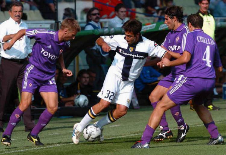 Fiorentina saat berhadapan dengan Parma pada 2004 silam. Copyright: Getty Images