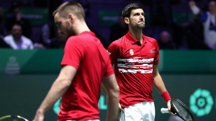 Novak Djokovic bersama pasangannya di tim Serbia, Viktor Troicki di turnamen tenis Piala Davis.