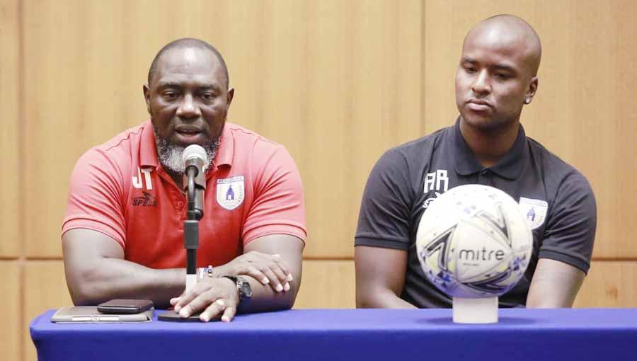 Persipura batal memboyong 2 bek asal Brasil setelah keduanya dinilai tak memenuhi syarat untuk bermain di Liga 1, salah satunya Andre Ribeiro.
