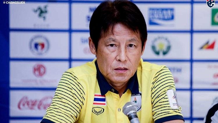 Pelatih Timnas Thailand, Akira Nishino, resmi diperpanjang kontraknya selama dua tahun ke depan. - INDOSPORT