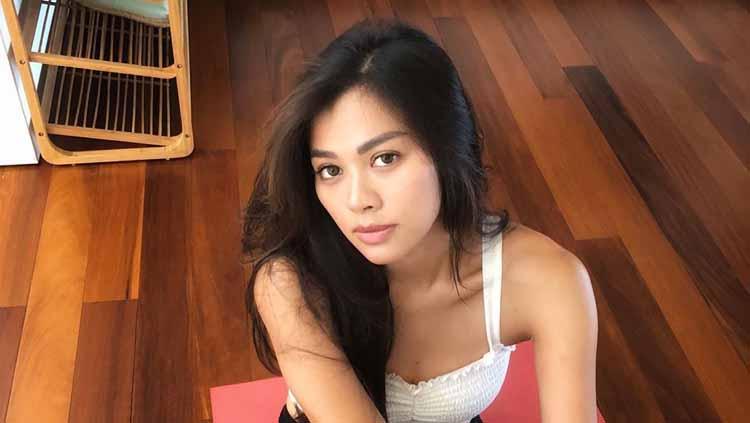 Adinda Bakrie usai melakukan yoga di rumahnya.