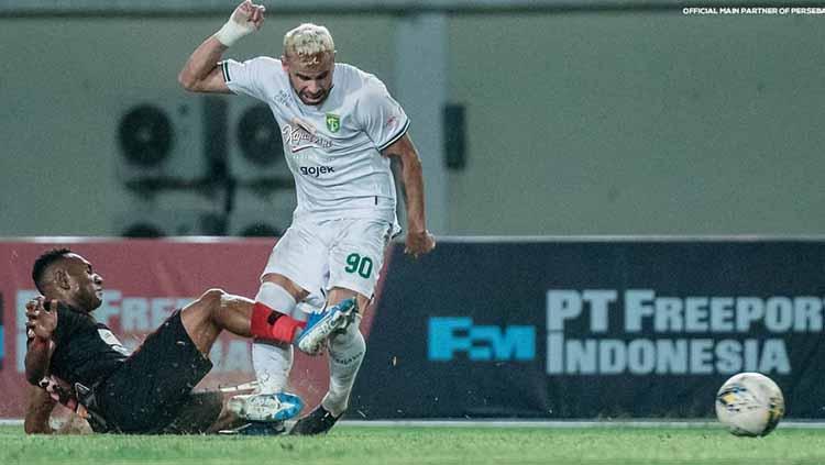 Persebaya Surabaya membuat Persipura Jayapura bertekuk lutut dengan skor 1-3 pada laga ke-7 BRI Liga 1 2021-2022 di Stadion Maguwoharjo, Sabtu (16/10/21).