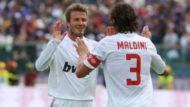David Beckham dan Paolo Maldini saat keduanya masih bermain untuk AC Milan di Serie A Italia. Copyright: calcio.fanpage.it