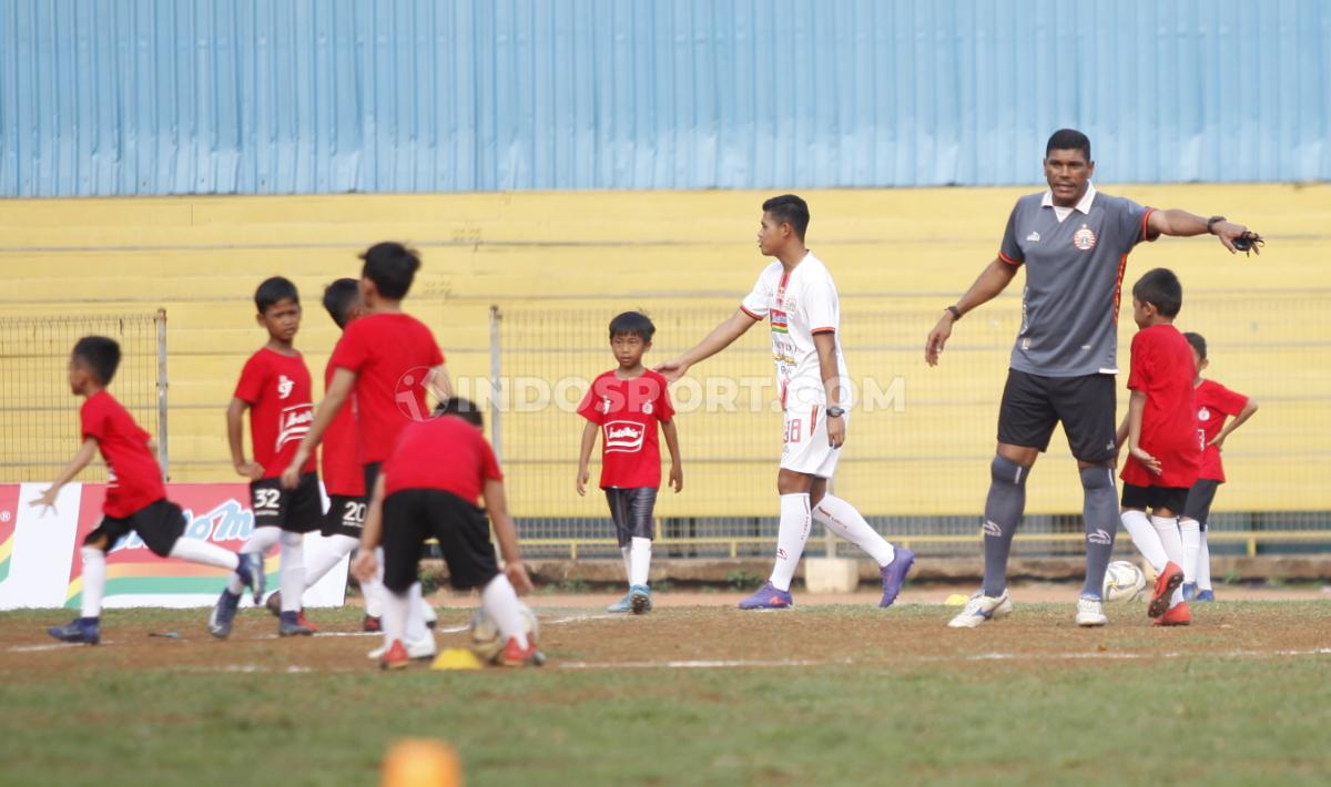 Sebanyak 91 anak di bawah usia 12 tahun mengikuti acara coaching clinic yang digelar Persija Jakarta bertajuk Siner91 Grassroot.