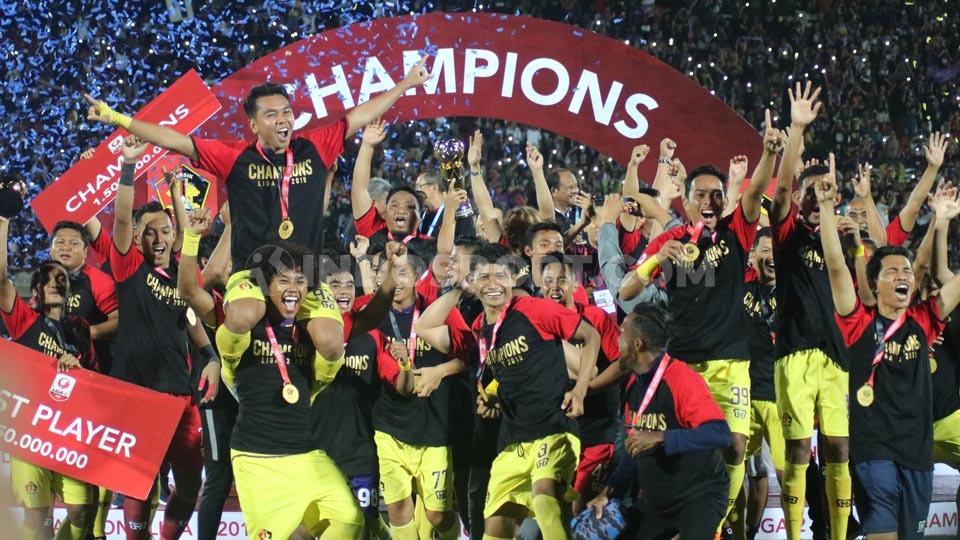 Pemain Persik Kediri saat merayakan keberhasilan menjadi juara Liga 2 2019 Copyright: Nofik Lukman Hakim/INDOSPORT