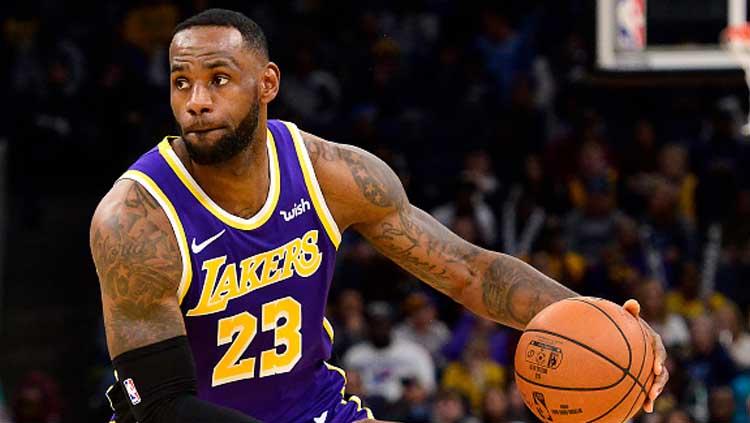 LeBron James sudah membantu LA Lakers mendominasi di NBA musim 2019-2020. Namun, Scottie Pippen melihat LeBron bukan sosok pemimpin yang tepat bagi kubu Lakers. - INDOSPORT