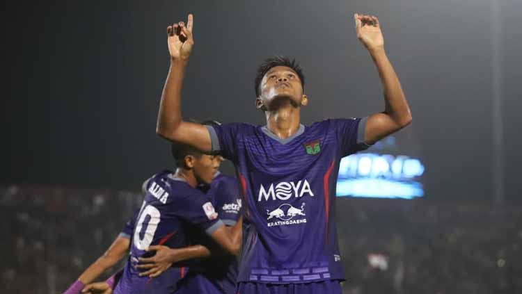 Sirvi Arvani melakukan selebrasi