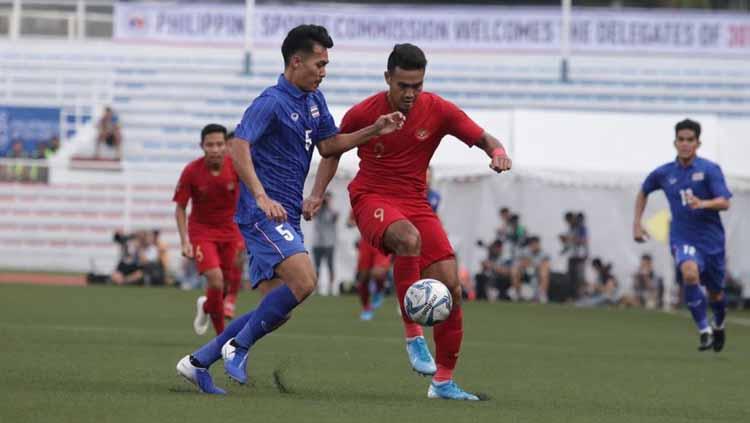Indosport - Timnas Indonesia U-23 berhasil mengalahkan Timnas Thailand U-23 dengan skor 2-0 pada laga perdana Grup B, di Stadion Rizal Memorial, Manila, Selasa (26/11/19).