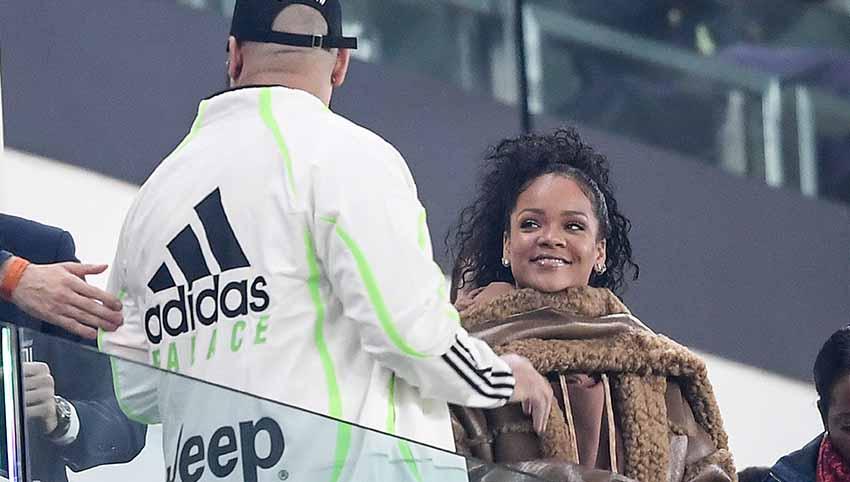 Rihanna saat nonton laga Juventus vs Atletico Madrid di Stadion Allianz, Rabu (26/11/19) Turin, Italia. - INDOSPORT