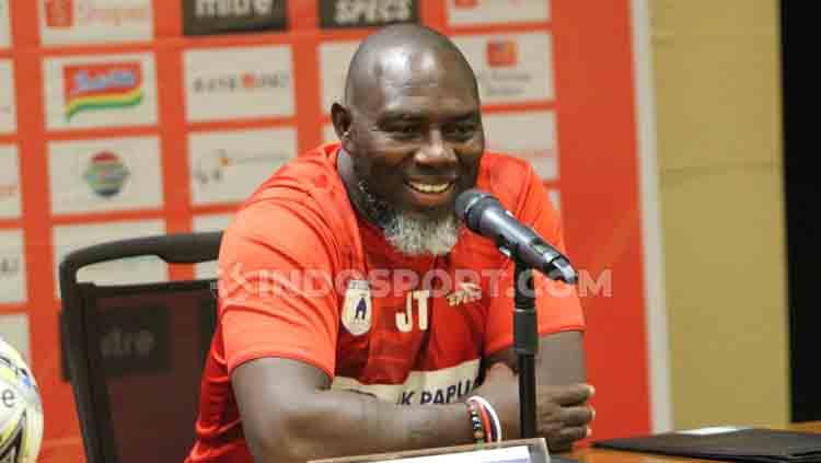 Pelatih Persipura Jayapura, Jacksen F Tiago dalam jumpa pers. Copyright: Zainal Hasan/INDOSPORT