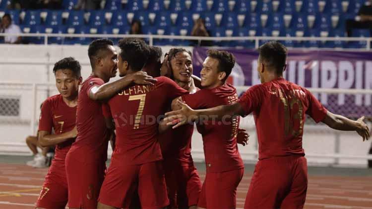 Osvaldo Haay berselebrasi dengan rekan-rekannya di Timnas Indonesia U-23 usai mencetak gol ke gawang Singapura dalam lanjutan Grup B SEA Games 2019, Kamis (28/11/19).