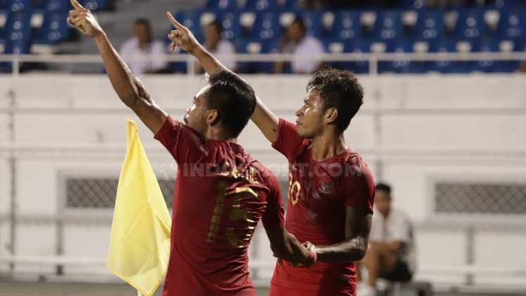 Osvaldo Haay (kanan) bersama Saddil Ramdani merayakan gol pertama yang tercipta di laga Timnas Indonesia U-23 vs Singapura dalam lanjutan penyisihan Grup B SEA Games 2019, Kamis (28/11/2019).