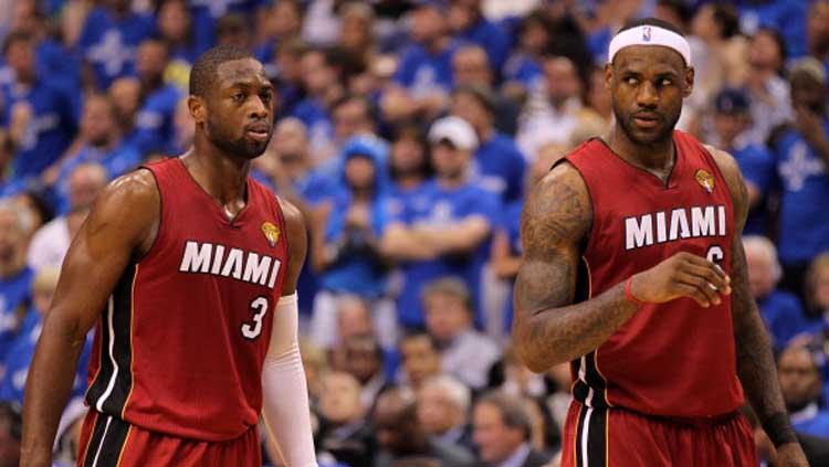 Dwyane Wade (kiri) dan LeBron James, dua sosok yang mampu menjadi pembeda bagi tim basket NBA, Miami Heat - INDOSPORT