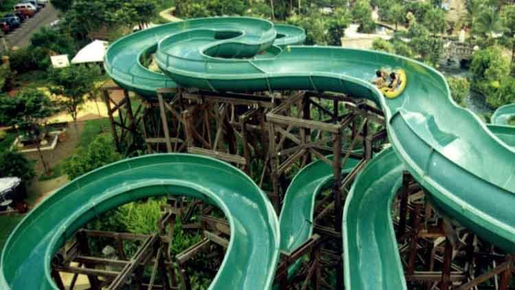 WaterBoom Lippo Cikarang Copyright: http://jasminehanidasajida.blogspot.com